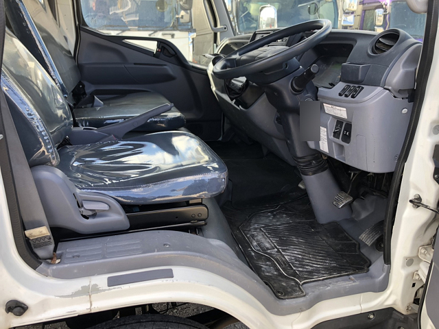 三菱ふそうキャンターアルミウイング小型（2t・3t）[写真20]