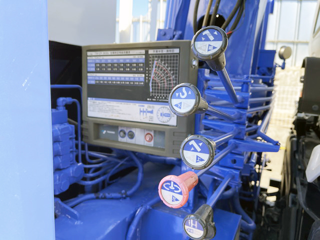 日野レンジャーセルフクレーン4段増トン（6t・8t）[写真25]