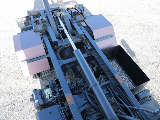 三菱ふそうキャンターコンテナ専用車小型（2t・3t）[写真10]