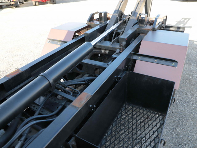 三菱ふそうキャンターコンテナ専用車小型（2t・3t）[写真12]