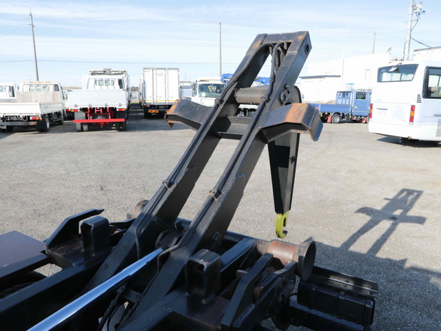 三菱ふそうキャンターコンテナ専用車小型（2t・3t）[写真13]