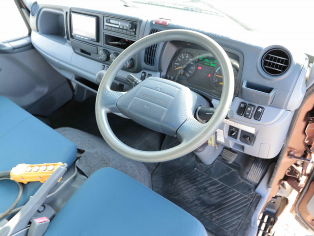 三菱ふそうキャンターコンテナ専用車小型（2t・3t）[写真15]