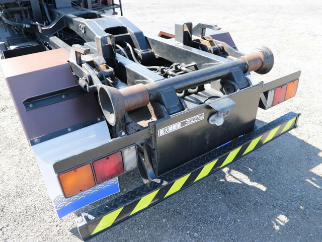 三菱ふそうキャンターコンテナ専用車小型（2t・3t）[写真09]