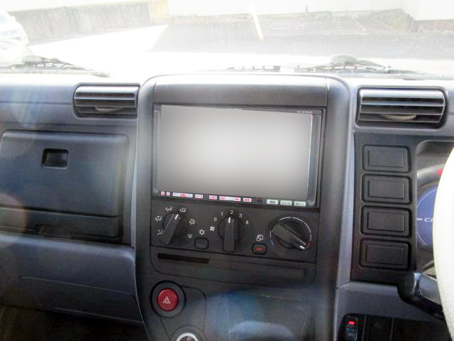 三菱ふそうキャンターガッツ平ボディ小型（2t・3t）[写真07]