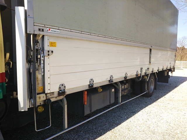 いすゞフォワード幌ウイング中型（4t）[写真15]