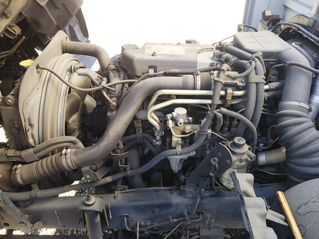 いすゞフォワード幌ウイング中型（4t）[写真22]