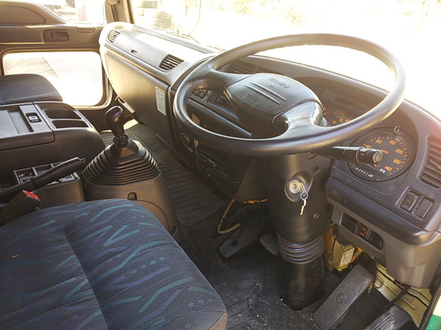 いすゞフォワード幌ウイング中型（4t）[写真27]