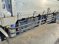 UDトラックスクオンアルミブロック大型（10t）[写真16]