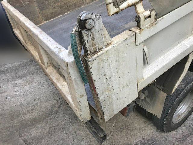 三菱ふそうキャンターダンプ小型（2t・3t）[写真10]