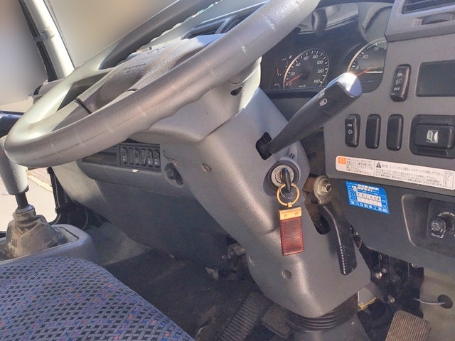 三菱ふそうファイターアルミブロック中型（4t）[写真31]