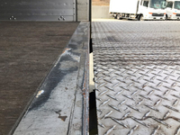 三菱ふそうキャンターアルミウイング小型（2t・3t）[写真18]