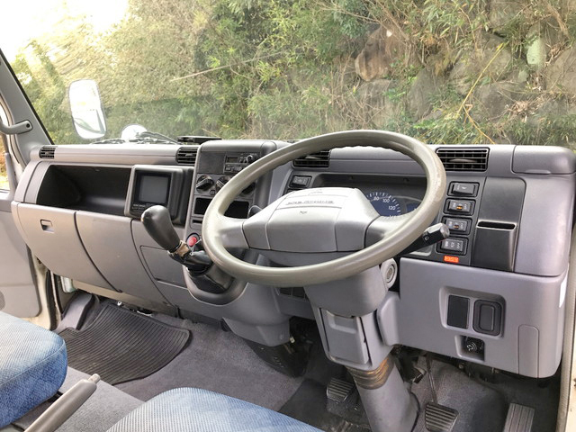 三菱ふそうキャンターアルミウイング小型（2t・3t）[写真34]