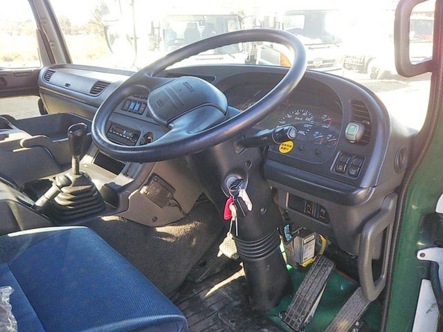 いすゞギガトレーラーヘッド（トラクターヘッド）大型（10t）[写真25]