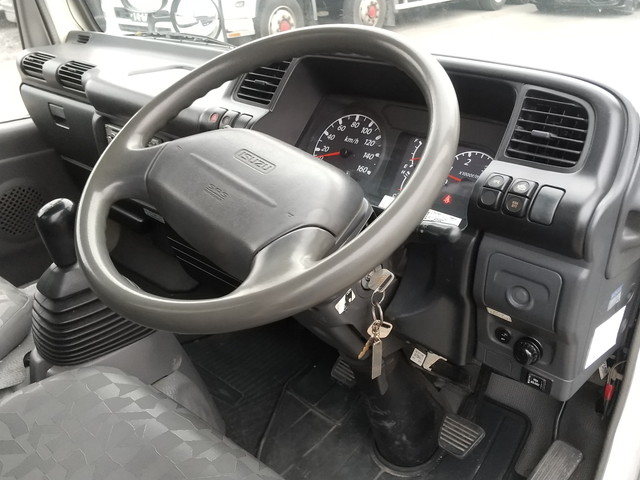 いすゞエルフ幌ウイング小型（2t・3t）[写真28]