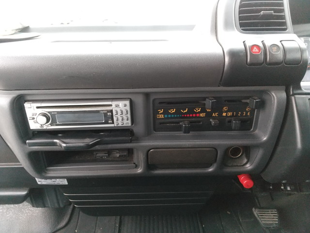 いすゞエルフ幌ウイング小型（2t・3t）[写真29]