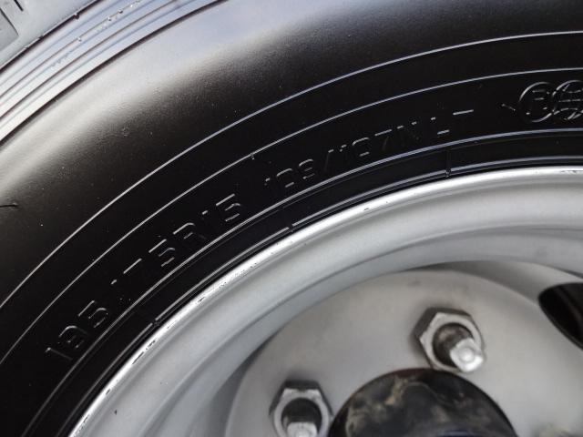 いすゞエルフ平ボディ小型（2t・3t）[写真26]