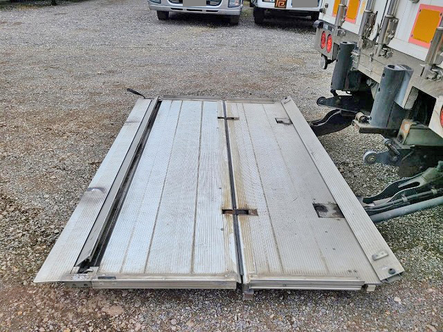 日野プロフィアアルミウイング大型（10t）[写真14]