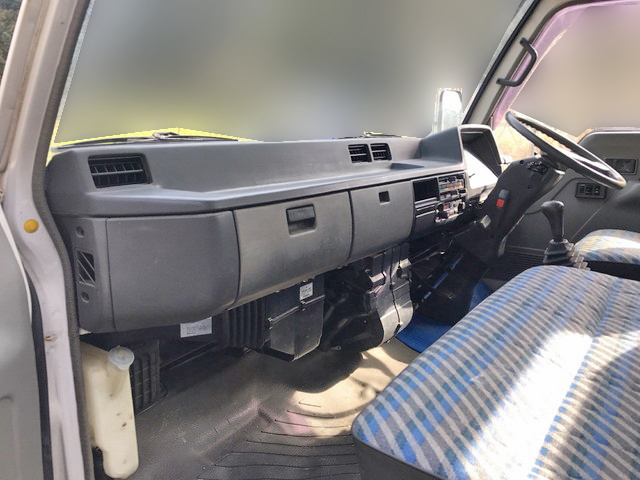 三菱ふそうキャンタークレーン5段小型（2t・3t）[写真31]