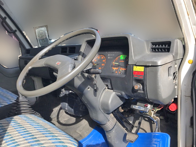 三菱ふそうキャンタークレーン5段小型（2t・3t）[写真34]