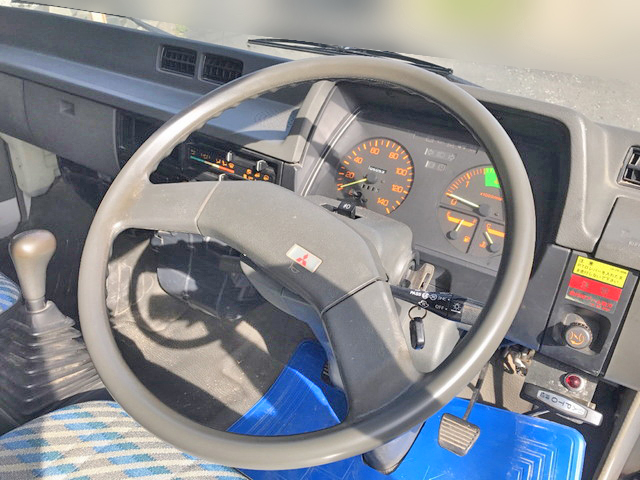 三菱ふそうキャンタークレーン5段小型（2t・3t）[写真36]