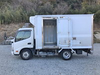 日野デュトロ冷凍車（冷蔵車）小型（2t・3t）[写真06]