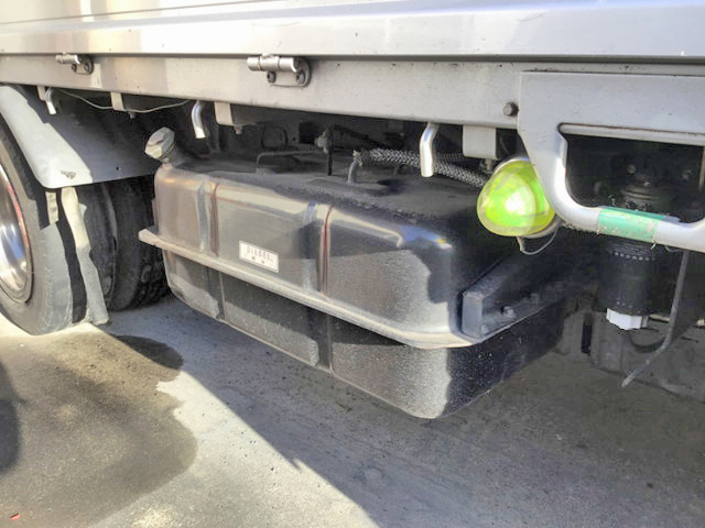 三菱ふそうキャンター平ボディ小型（2t・3t）[写真10]