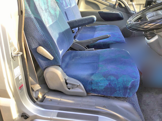 三菱ふそうキャンター平ボディ小型（2t・3t）[写真13]