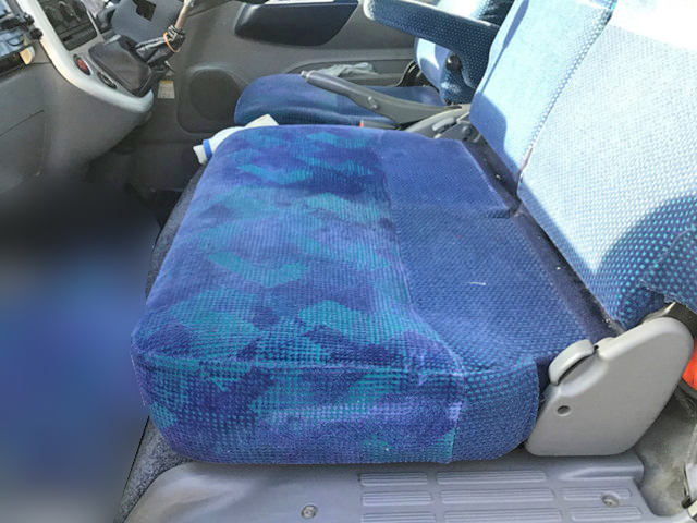 三菱ふそうキャンター平ボディ小型（2t・3t）[写真17]