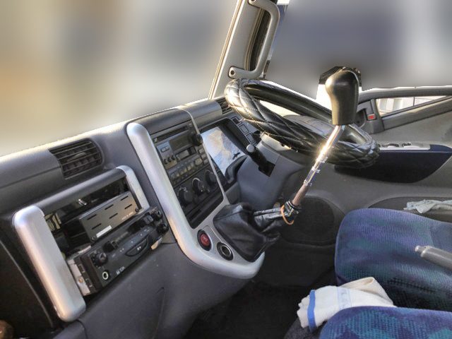 三菱ふそうキャンター平ボディ小型（2t・3t）[写真18]