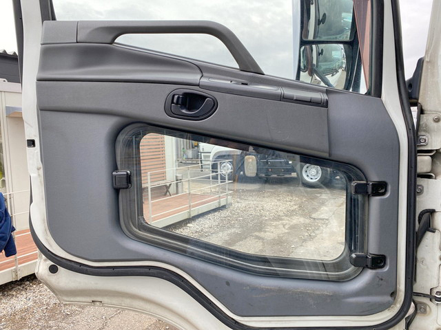 三菱ふそうスーパーグレートトレーラーヘッド（トラクターヘッド）大型（10t）[写真27]