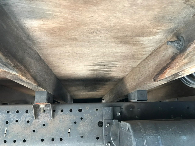 いすゞエルフ平ボディ小型（2t・3t）[写真15]