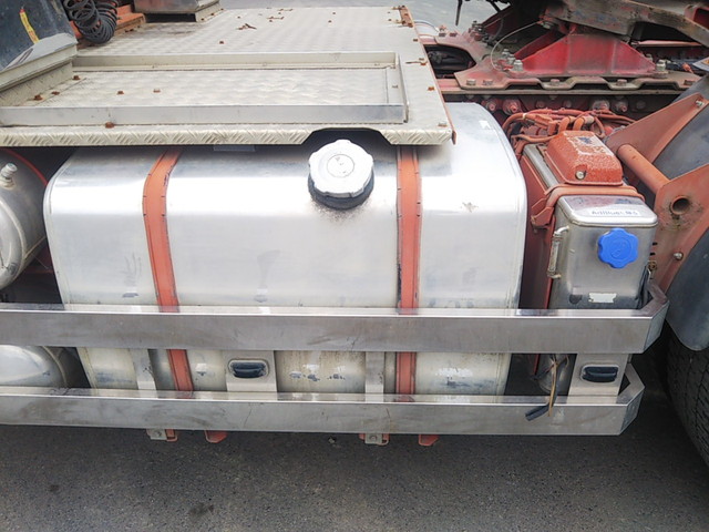 UDトラックスクオントレーラーヘッド（トラクターヘッド）大型（10t）[写真15]