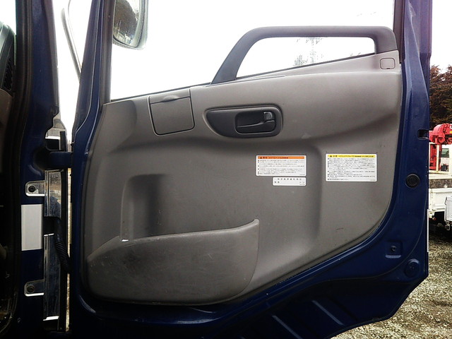 UDトラックスクオントレーラーヘッド（トラクターヘッド）大型（10t）[写真22]