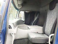 UDトラックスクオントレーラーヘッド（トラクターヘッド）大型（10t）[写真23]