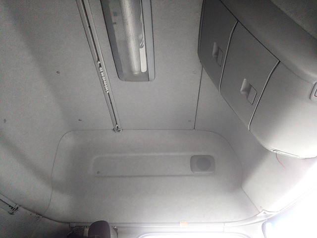 UDトラックスクオントレーラーヘッド（トラクターヘッド）大型（10t）[写真25]