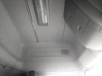 UDトラックスクオントレーラーヘッド（トラクターヘッド）大型（10t）[写真25]