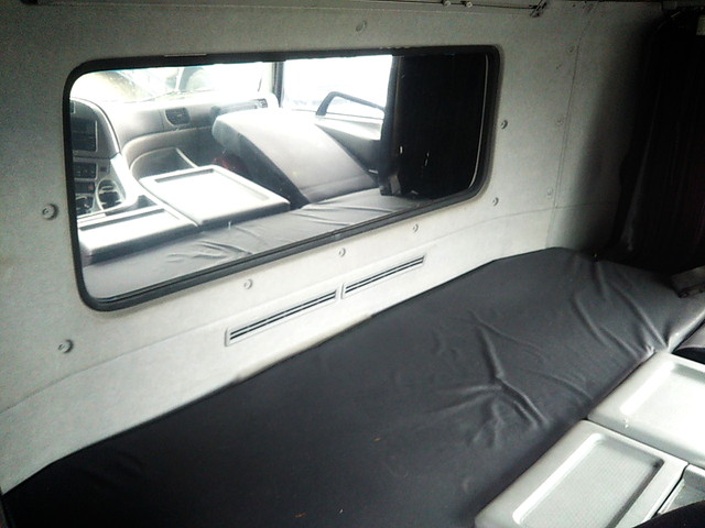 UDトラックスクオントレーラーヘッド（トラクターヘッド）大型（10t）[写真26]