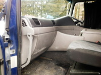 UDトラックスクオントレーラーヘッド（トラクターヘッド）大型（10t）[写真27]