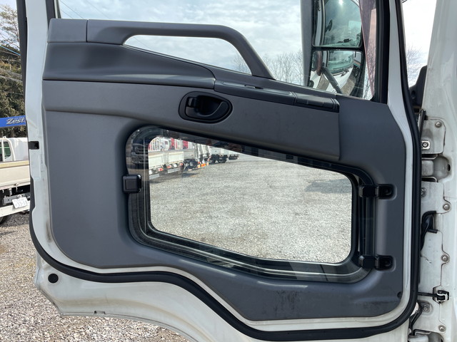 三菱ふそうスーパーグレートパネルウイング大型（10t）[写真25]