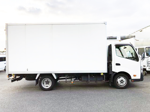 トヨタトヨエースアルミバン小型（2t・3t）[写真08]