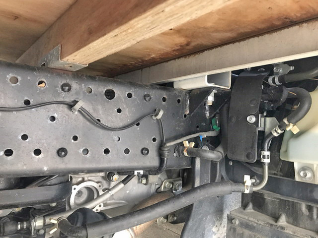 いすゞエルフ平ボディ小型（2t・3t）[写真11]