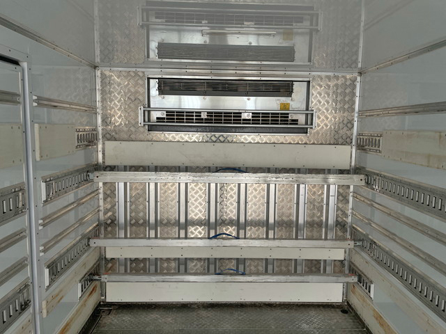 日野レンジャー冷凍車（冷蔵車）中型（4t）[写真12]