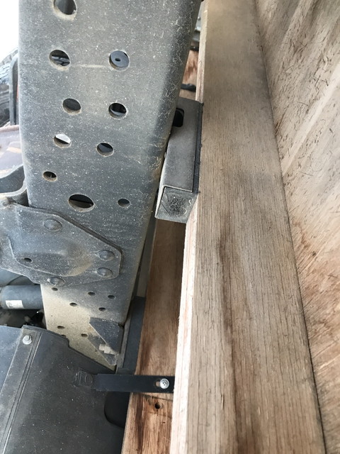 いすゞエルフ平ボディ小型（2t・3t）[写真19]