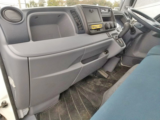 三菱ふそうキャンターアルミバン小型（2t・3t）[写真33]