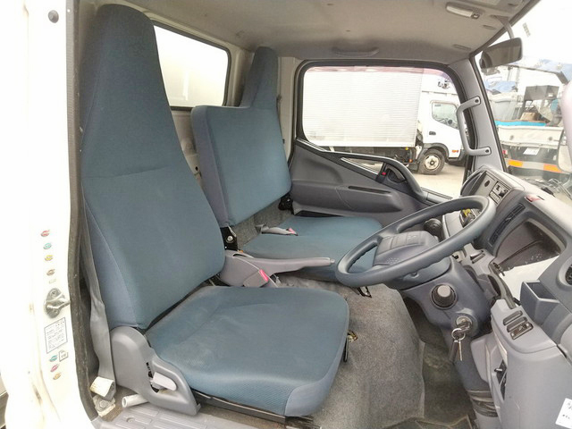 三菱ふそうキャンターアルミバン小型（2t・3t）[写真36]