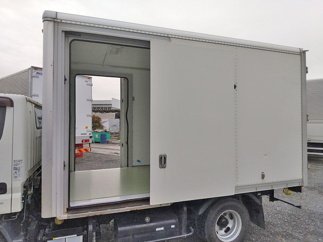 三菱ふそうキャンターアルミバン小型（2t・3t）[写真07]