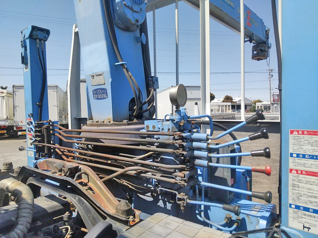 三菱ふそうファイターセルフクレーン3段中型（4t）[写真16]