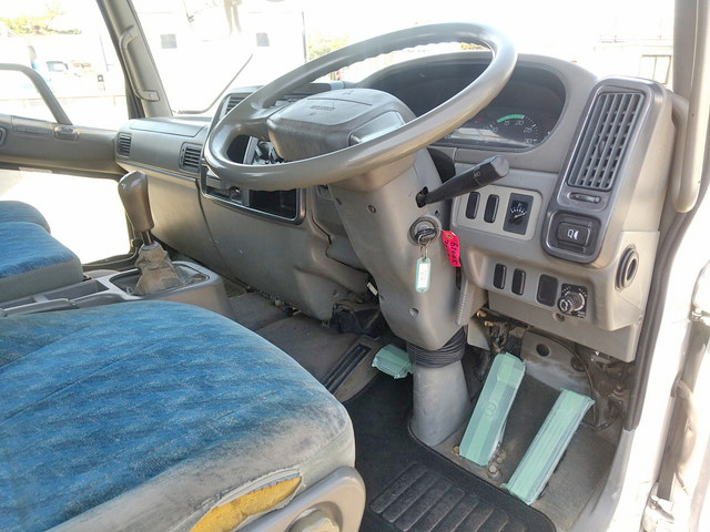 三菱ふそうファイターセルフクレーン3段中型（4t）[写真36]