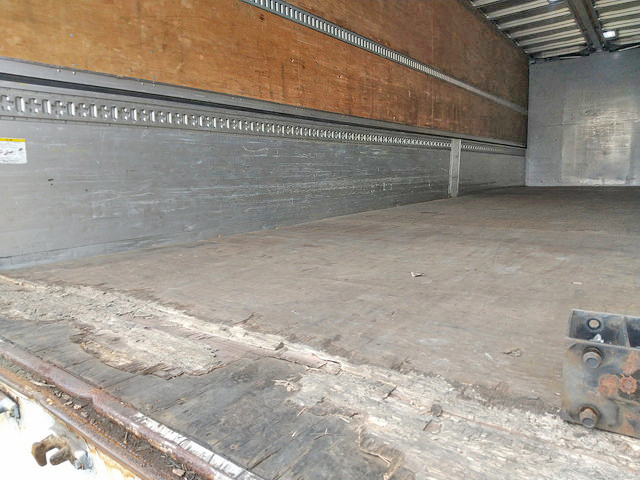 UDトラックスクオンアルミウイング大型（10t）[写真13]