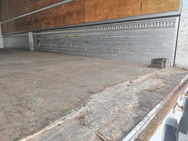 UDトラックスクオンアルミウイング大型（10t）[写真14]